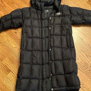 Womens North Face down parka black L